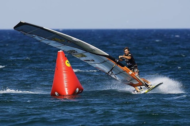 Albeau cruises round the gybe - 2009 Catalunya Costa Brava PWA World Cup ©  John Carter / PWA http://www.pwaworldtour.com